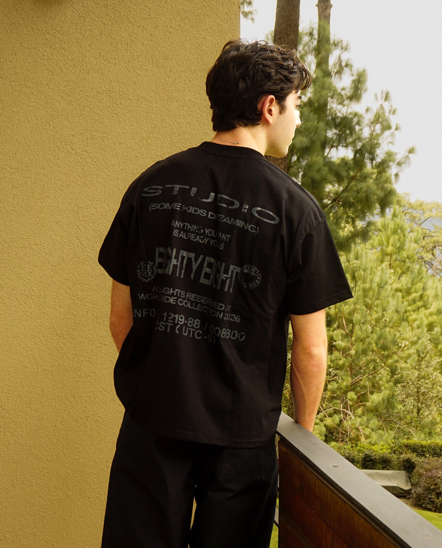 STUDIO TEE - NEGRO