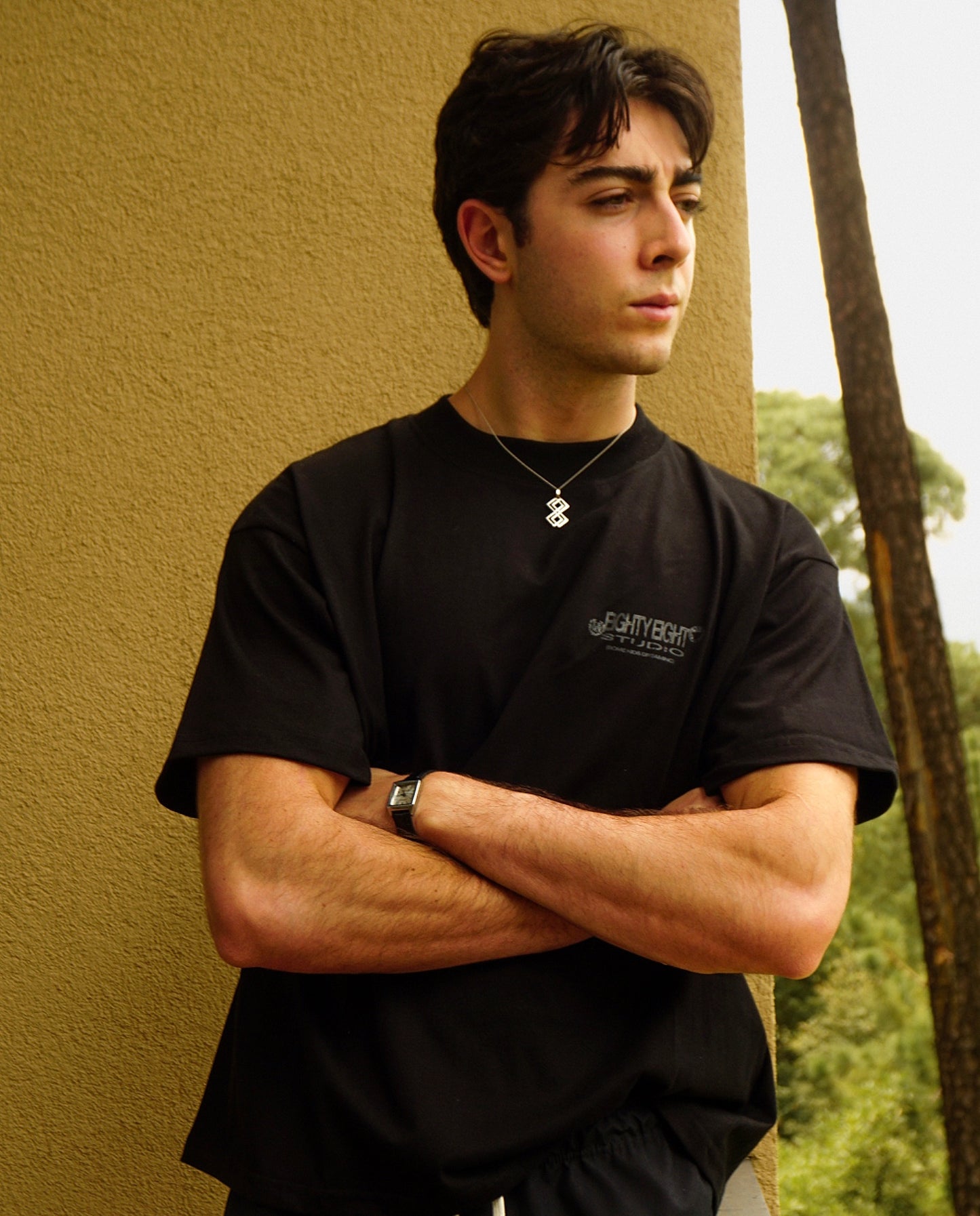STUDIO TEE - NEGRO