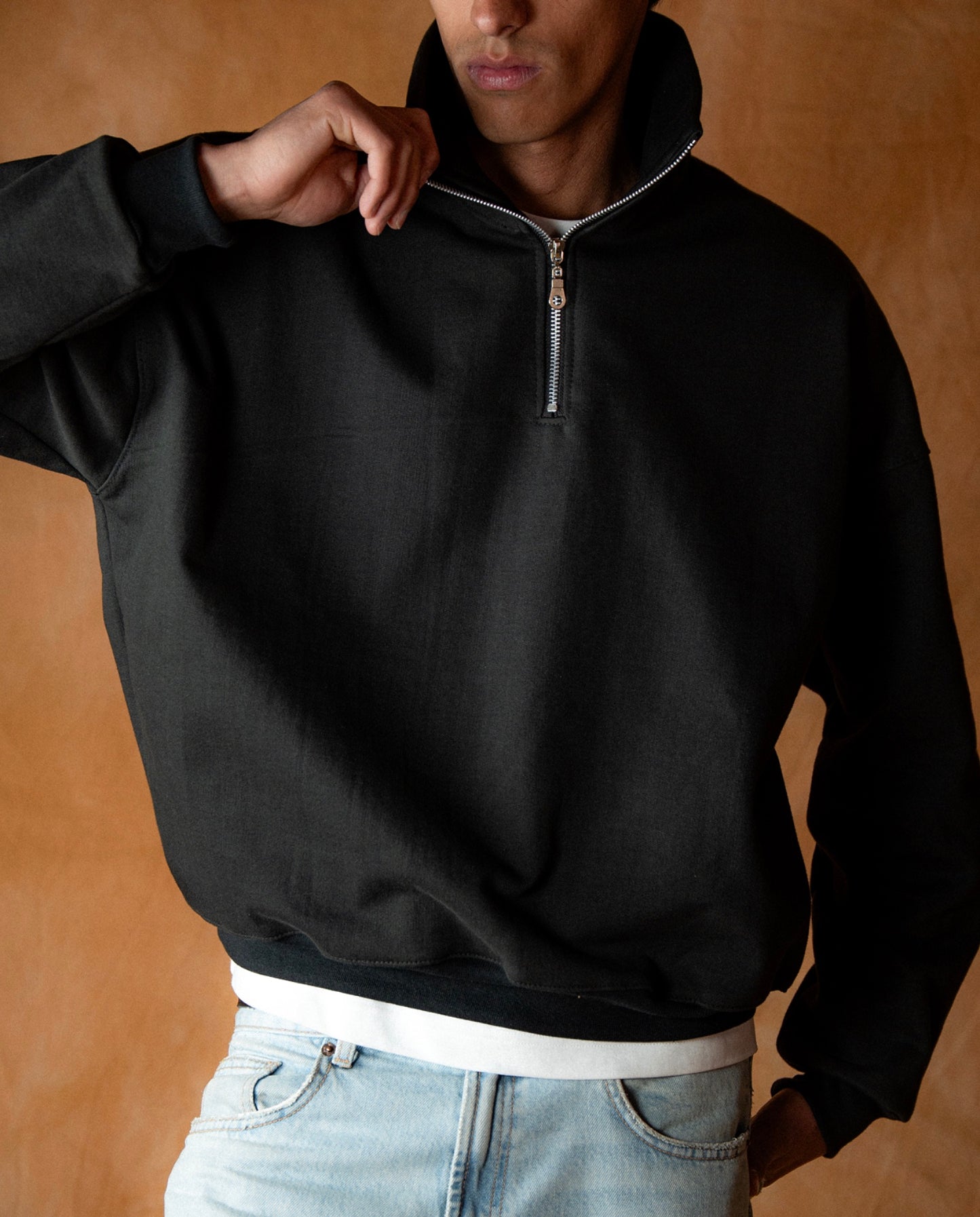 BOXY QUARTER ZIP - NEGRO VINTAGE