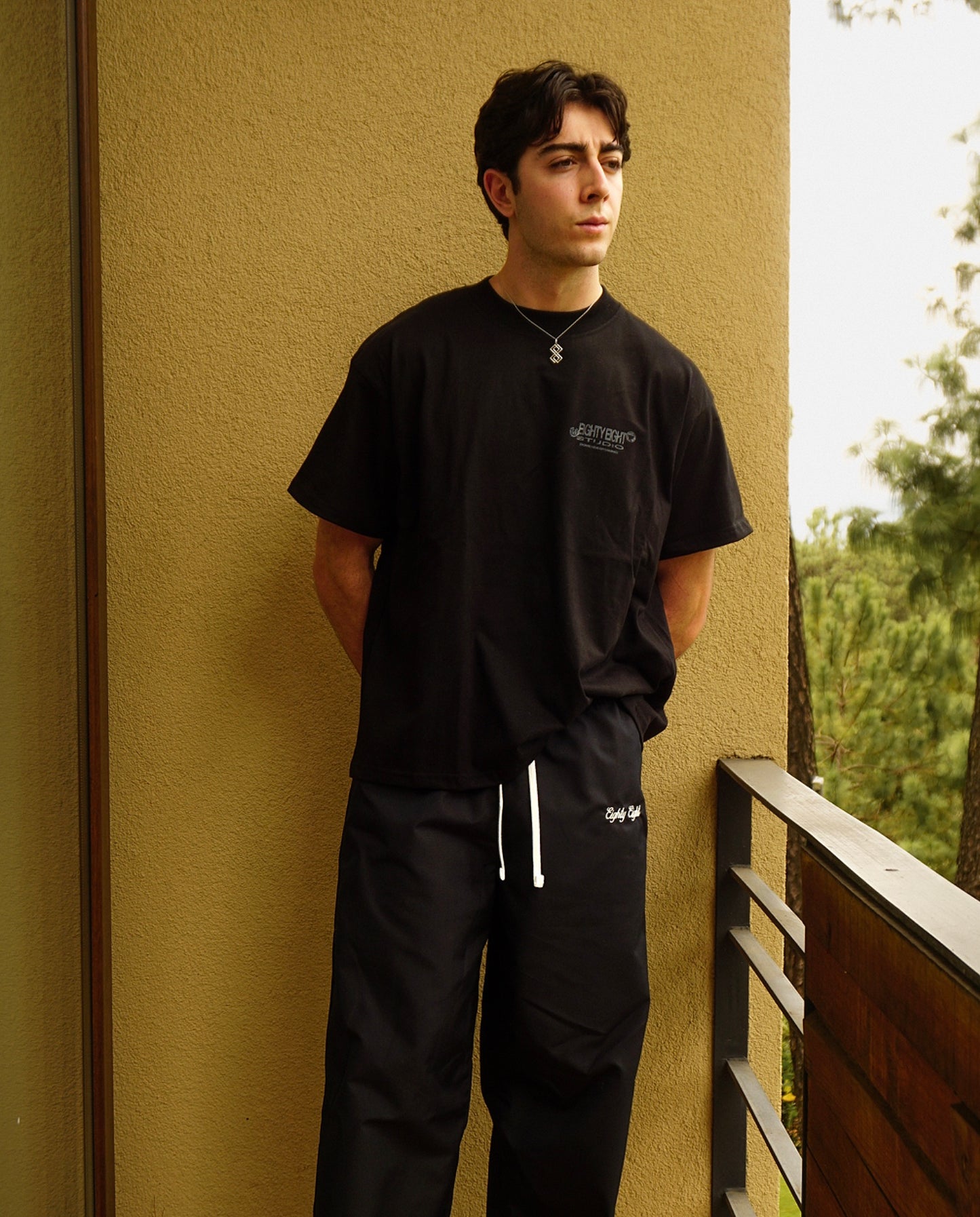 STUDIO TEE - NEGRO
